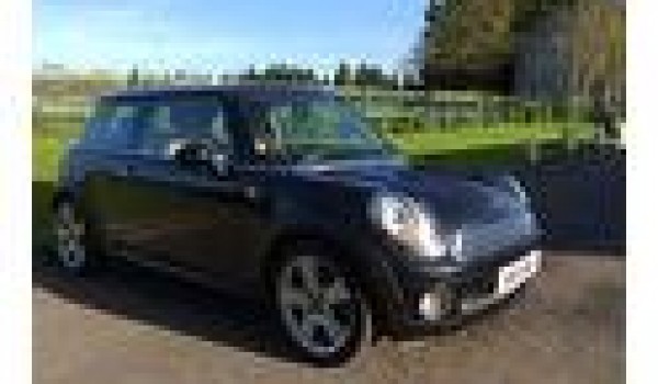 Too late – Francessca has chosen this 2007/57 Astro Black Cooper Chili pack Low milage