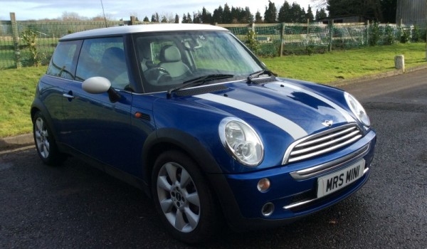 Jill has chosen this 2005/55 MINI Cooper 1.6 Chili Pack in Hyper Blue – Not too may wrinkles on this one!