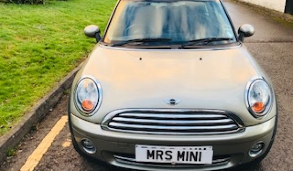 Courtney has chosen this 2009 MINI Cooper in Sparkling Silver with Pepper Pack