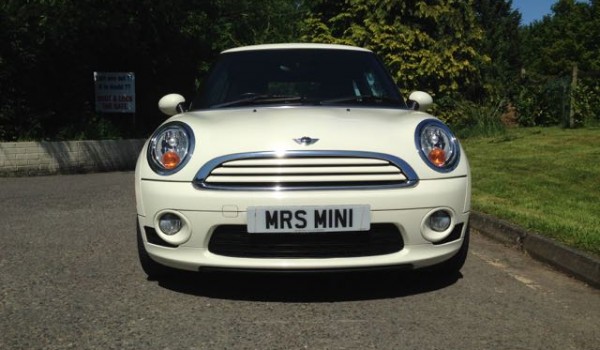 Rebecca has chosen this 2010 MINI Cooper Chili Pack in Pepper White with Half White Leather Bodykit & Bluetooth