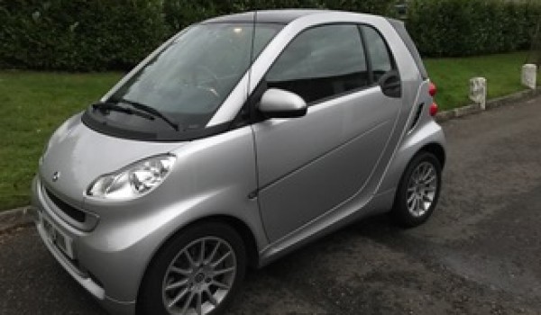 Lee chose this very cute Smart Fortwo MHD Passion Coupe 2dr Petrol SoftTouch with Panoramic Roof