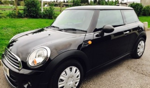 2013 MINI First in Black – Just 1 Lady Owner from New