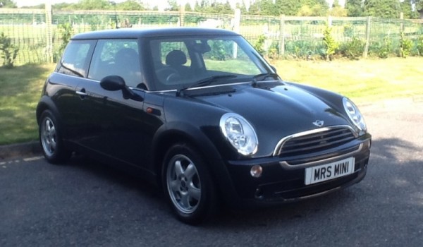 Kimberley chose this to be her first MINI & we added bluetooth to keep her safe on the phone too – 2005 MINI One in BLACK – WITH AIR CON & UPGRADED ALLOY WHEELS