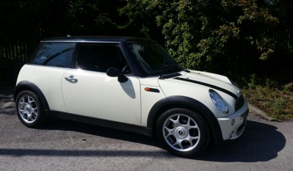 2006 / 56 MINI Cooper in Pepper White with Low Miles & Chili Pack