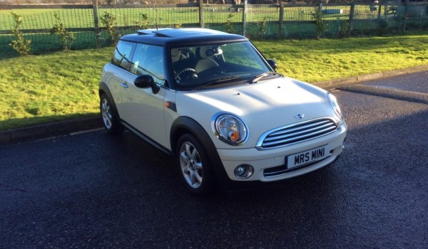 Lauren has chosen this 2006/56 MINI COOPER IN PEPPER WHITE WITH PANORAMIC SUNROOF & SAT NAV