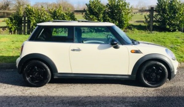 Too late she’s gone to Kent to  live    2007 / 57 MINI One Automatic in Pepper White with Low Miles & HUGE SPEC including Sunroof & half White Leather