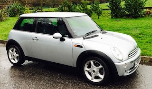 2006 / 56 MINI Cooper in Pure Silver & just 26K miles with Chili Pack & Full Leather Sports Seats too