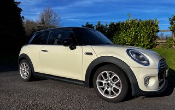2015 Mini Cooper with High Spec and Low Miles