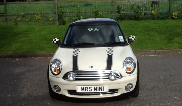 2006 / 56 NEW SHAPE MINI COOPER with Half White Leather & Cruise Control