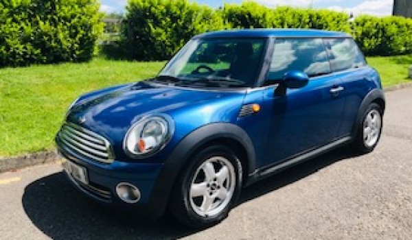 Jess has chosen this 2009 MINI One 1.4 in Blue with Low Miles & Service History