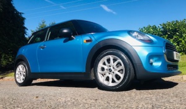 Dale chose this stunning 2015 MINI Hatch 1.2 One Hatchback 3dr Petrol in Electric Blue with Great Spec