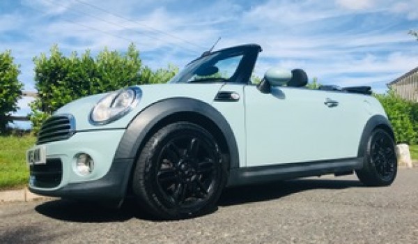 Too late, this one has gone – 2011/61 MINI One Convertible in Ice Blue with Bluetooth