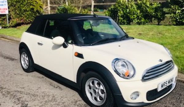 2012 / 62 MINI Cooper Convertible in Pepper White with just 33K miles