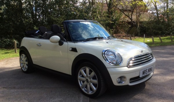 Roger & his good lady chose this 2009 / 59 MINI COOPER CONVERTIBLE in Pepper White with Low MILES