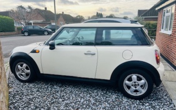 1.4 MINI ONE Automatic with Pepper Pack in Pepper White with Service History