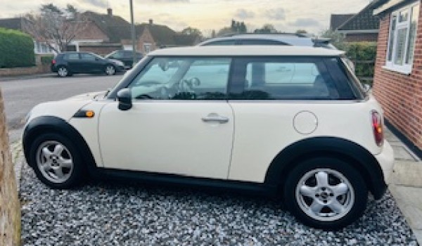 1.4 MINI ONE Automatic with Pepper Pack in Pepper White with Service History